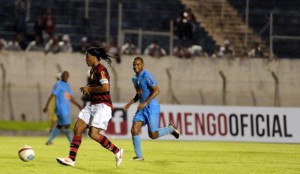 Bottinelli marca golaço de falta e Flamengo vence o Londrina Bottinelli marca golaço de falta e Flamengo vence o Londrina