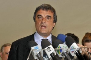 O ministro da Justiça, José Eduardo Cardozo, fala sobre a regularização da situação dos haitianos O ministro da Justiça, José Eduardo Cardozo, fala sobre a regularização da situação dos haitianos