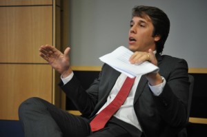 O conselheiro da Anatel, Rodrigo Zerbone, durante coletiva sobre o leilão para a telefonia de quarta geração (4G) O conselheiro da Anatel, Rodrigo Zerbone, durante coletiva sobre o leilão para a telefonia de quarta geração (4G)