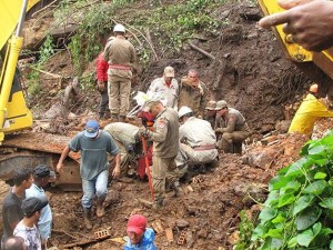 Chega a 12 número de mortos em Sapucaia por causa de deslizamento Chega a 12 número de mortos em Sapucaia por causa de deslizamento