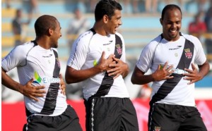 Vasco vai até Macaé e vence o Americano por 2 a 0 Vasco vai até Macaé e vence o Americano por 2 a 0