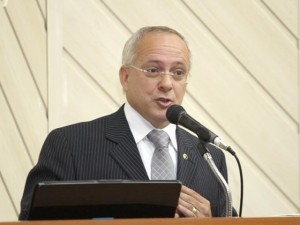 Desembargador Cláudio Luís Braga Dell’Orto, diz que a greve dos militares é inconstitucional - Foto: Alex Ramos Desembargador Cláudio Luís Braga Dell’Orto, diz que a greve dos militares é inconstitucional - Foto: Alex Ramos