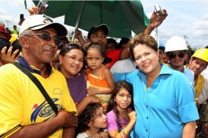 "Estarrecida" com gravações, Dilma diz que anistia a PMs criará "país sem regras" "Estarrecida" com gravações, Dilma diz que anistia a PMs criará "país sem regras"