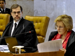 Julgamento da Ficha Limpa é suspenso com placar de 4 a 1 a favor da lei