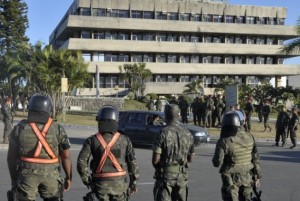 PMs em greve na Bahia deixam a Assembleia e líderes são presos PMs em greve na Bahia deixam a Assembleia e líderes são presos