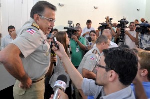 Comandante da PM de Salvador diz que "fim da greve está decretado" Comandante da PM de Salvador diz que "fim da greve está decretado"