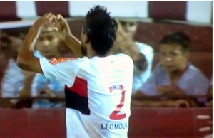 Léo Moura marcou o gol do Flamengo e foi escolhido o melhor jogador da partida Léo Moura marcou o gol do Flamengo e foi escolhido o melhor jogador da partida