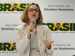 Ministra critica uso de crianças como escudo humano por PMs baianos em greve Ministra critica uso de crianças como escudo humano por PMs baianos em greve