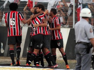 São Paulo vence Ponte e assume a liderança do Paulistão São Paulo vence Ponte e assume a liderança do Paulistão
