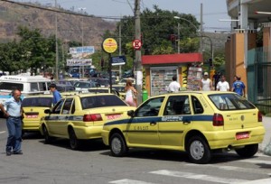 Ministério Público quer acabar com os táxis especiais do Rio, bem mais caros que os comuns Ministério Público quer acabar com os táxis especiais do Rio, bem mais caros que os comuns
