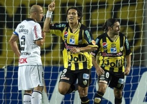 Corinthians luta e garante empate no último minuto pela Libertadores Corinthians luta e garante empate no último minuto pela Libertadores