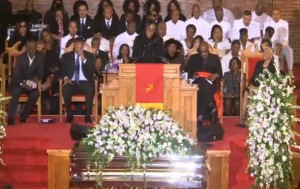 O último adeus para Whitney Houston na Igreja Batista Nova Esperança em Newark O último adeus para Whitney Houston na Igreja Batista Nova Esperança em Newark