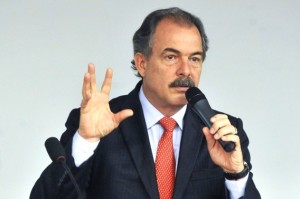 Aloizio Mercadante disse que mudanças no Enade começam a valer este ano Aloizio Mercadante disse que mudanças no Enade começam a valer este ano