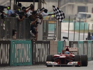 Alonso vence o GP da Malásia e situação de Massa complica na Ferrari Alonso vence o GP da Malásia e situação de Massa complica na Ferrari