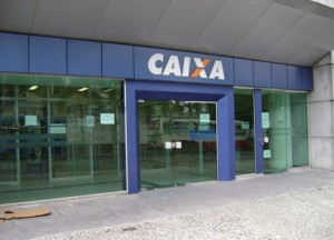 Sistema da Caixa ficará fora do ar para saques e pagamentos no Rio e no Espírito Santo Sistema da Caixa ficará fora do ar para saques e pagamentos no Rio e no Espírito Santo