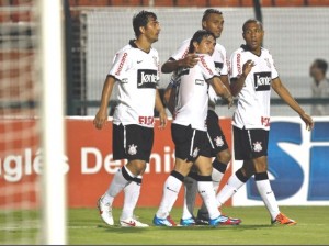 Corinthians empata com o Guarani, mas continua na liderança do Paulistão Corinthians empata com o Guarani, mas continua na liderança do Paulistão