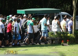 Torcedor morto é enterrado em São Paulo e MP decide investigar violência de torcidas organizadas Torcedor morto é enterrado em São Paulo e MP decide investigar violência de torcidas organizadas