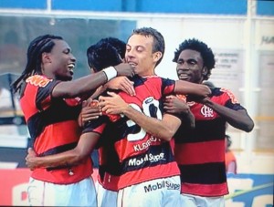 Kleberson salva o Flamengo na vitória contra o Friburguense Kleberson salva o Flamengo na vitória contra o Friburguense