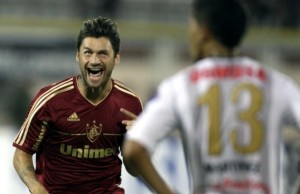 Rafael Sobis da a vitória sofrida do Fluminense sobre o Zamora Rafael Sobis da a vitória sofrida do Fluminense sobre o Zamora