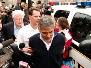 Ator George Clooney é preso na Capital dos Estados unidos Ator George Clooney é preso na Capital dos Estados unidos