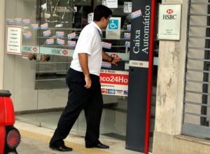 Vigilantes decidem por fim a greve e agências abrem nesta quinta Vigilantes decidem por fim a greve e agências abrem nesta quinta