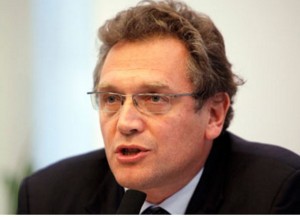 Jèrôme Valcke, Secretário-geral da Fifa, critica atraso de obras para a Copa do Mundo