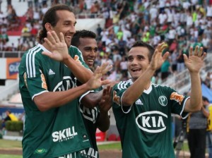 Palmeiras goleia o Botafogo e encosta no Corinthians no Paulistão Palmeiras goleia o Botafogo e encosta no Corinthians no Paulistão