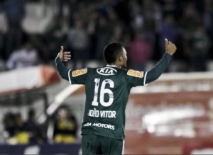 Palmeiras vence Paulista por 1 a 0 em noite fria e chuvosa Palmeiras vence Paulista por 1 a 0 em noite fria e chuvosa