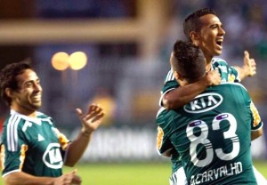 Palmeiras derrota a Ponte Preta e assume provisoriamente a liderança Palmeiras derrota a Ponte Preta e assume provisoriamente a liderança
