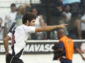 Vasco vence o Madureira por 3 a 0 com time misto e segue líder Vasco vence o Madureira por 3 a 0 com time misto e segue líder
