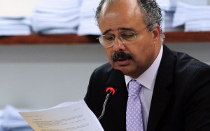 Segundo Vicente Cândido, o governo não tem compromisso com com a FIFA em relação à venda de bebidas nos estádios Segundo Vicente Cândido, o governo não tem compromisso com com a FIFA em relação à venda de bebidas nos estádios