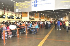 Espanhóis que desembarcarem no Brasil a partir de hoje serão submetidos a uma série de exigências Espanhóis que desembarcarem no Brasil a partir de hoje serão submetidos a uma série de exigências