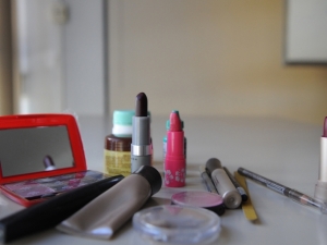 Uso inadequado de produtos de beleza pode provocar danos à saúde Uso inadequado de produtos de beleza pode provocar danos à saúde