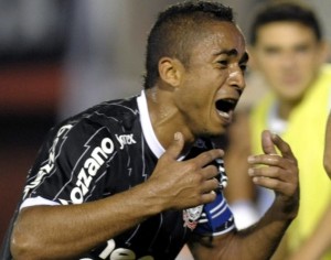 Corinthians vence no Paraguai e garante classificação para próxima fase da Libertadores Corinthians vence no Paraguai e garante classificação para próxima fase da Libertadores