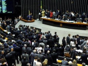 Câmara aprova Código Florestal com mudanças de ruralistas Câmara aprova Código Florestal com mudanças de ruralistas