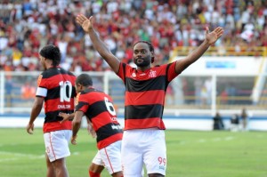 Flamengo vence o Bangu e da importante passo para a classificação Flamengo vence o Bangu e da importante passo para a classificação