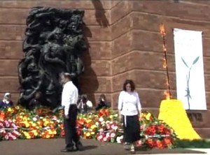 Israelenses fazem dois minutos de silêncio em homenagem às vítimas do Holocausto Israelenses fazem dois minutos de silêncio em homenagem às vítimas do Holocausto
