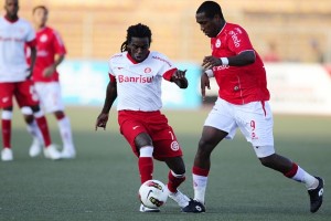 Internacional perde, mas avança para a fase mata-mata da Libertadores Internacional perde, mas avança para a fase mata-mata da Libertadores