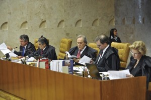 STF decide autorizar mulher abortar em casos de fetos anencéfalos STF decide autorizar mulher abortar em casos de fetos anencéfalos