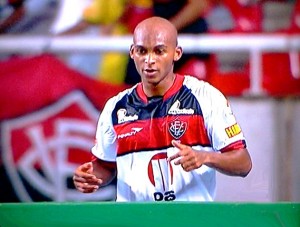 Botafogo é eliminado de virada pelo Vitória dentro do Engenhão Botafogo é eliminado de virada pelo Vitória dentro do Engenhão