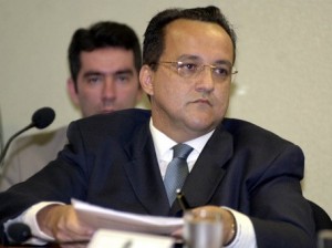 CPMI pede que ministro reavalie decisão sobre depoimento de Cachoeira CPMI pede que ministro reavalie decisão sobre depoimento de Cachoeira