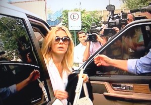Polícia do Rio identifica quatro que vazaram fotos de Carolina Dieckmann Polícia do Rio identifica quatro que vazaram fotos de Carolina Dieckmann