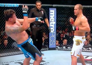 Cigano derrota Mir e continua com o cinturão do UFC Cigano derrota Mir e continua com o cinturão do UFC