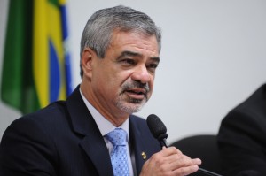 Humberto Costa pede abertura de processo para investigar Demóstenes Humberto Costa pede abertura de processo para investigar Demóstenes