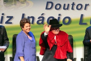 Lula recebe título Honoris Causa de cinco universidades fluminenses Lula recebe título Honoris Causa de cinco universidades fluminenses