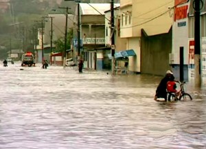 Chuva deixa cidades alagadas no Espírito Santo Chuva deixa cidades alagadas no Espírito Santo