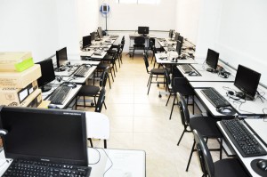 Inúmeras salas receberam equipamentos de informática Inúmeras salas receberam equipamentos de informática