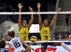 Brasil estreia no Grand Prix com vitória sobre Itália no tie-break Brasil estreia no Grand Prix com vitória sobre Itália no tie-break