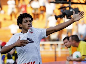 Corinthians deixa a lanterna depois de vencer o Palmeiras em São Paulo Corinthians deixa a lanterna depois de vencer o Palmeiras em São Paulo