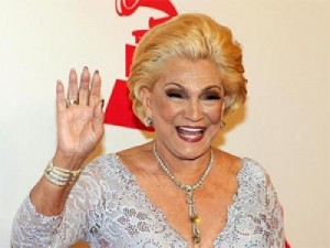 Hebe recebe alta em São Paulo depois de cirurgia de emergência Hebe recebe alta em São Paulo depois de cirurgia de emergência